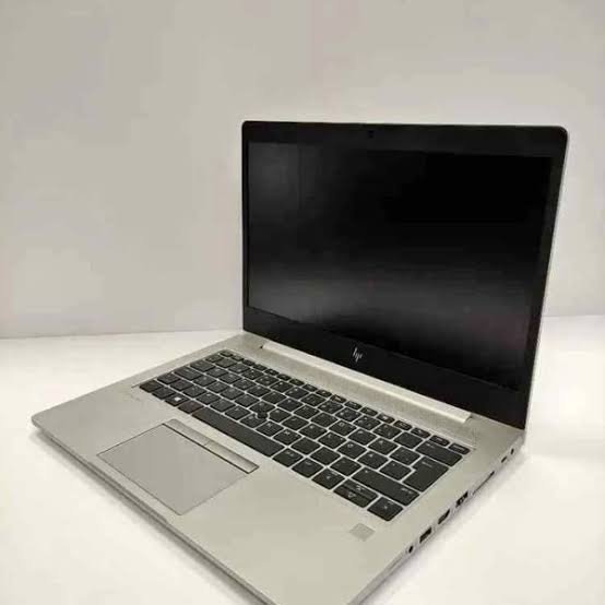 لاب توب أبل 